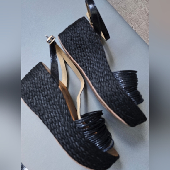 Black platform sandals in size 8 - Picture 6 of 7